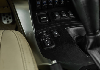 Подержанный автомобиль Toyota Land Cruiser Prado 2005 года (22 фото)