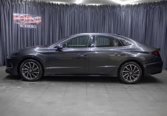 Подержанный автомобиль Hyundai Sonata 2022 года (8 фото)