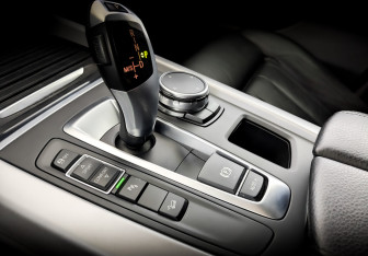 Подержанный автомобиль BMW X5 2015 года (28 фото)