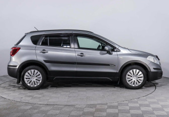 Подержанный автомобиль Suzuki SX4 Hatchback 2014 года (4 фото)