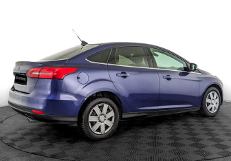 Подержанный автомобиль Ford Focus Sedan 2019 года (5 фото)