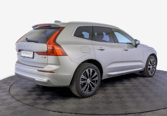 Подержанный автомобиль Volvo XC60 2021 года (5 фото)