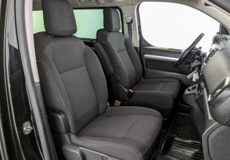 Подержанный автомобиль Peugeot Traveller 2021 года (24 фото)