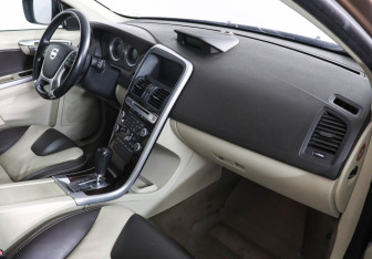 Подержанный автомобиль Volvo XC60 2010 года (10 фото)