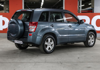 Подержанный автомобиль Suzuki Grand Vitara 2005 года (5 фото)