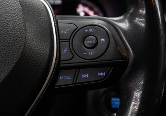 Подержанный автомобиль Toyota RAV4 2020 года (19 фото)