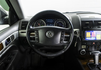 Подержанный автомобиль Volkswagen Touareg 2008 года (10 фото)