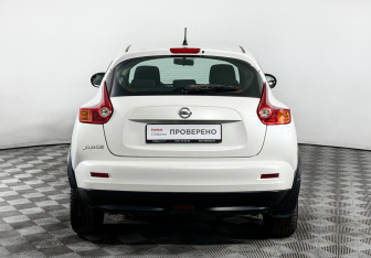 Подержанный автомобиль Nissan Juke 2014 года (6 фото)
