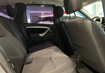 Подержанный автомобиль Nissan Terrano 2014 года (12 фото)