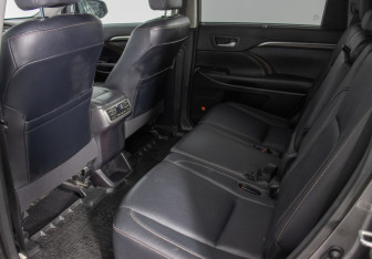 Подержанный автомобиль Toyota Highlander 2014 года (11 фото)