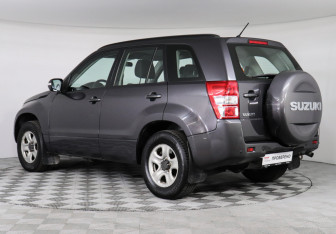Подержанный автомобиль Suzuki Grand Vitara 2010 года (7 фото)