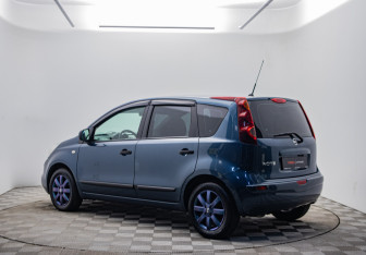 Подержанный автомобиль Nissan Note 2013 года (7 фото)