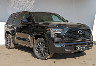 Подержанный автомобиль Toyota Sequoia 2023 года (28 фото)