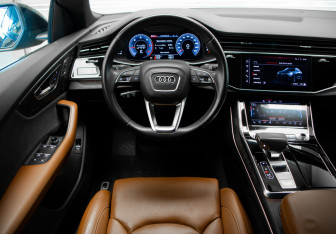 Подержанный автомобиль Audi Q8 2019 года (9 фото)