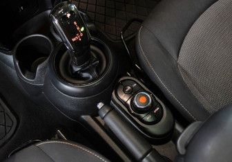 Подержанный автомобиль MINI Hatch 2018 года (19 фото)