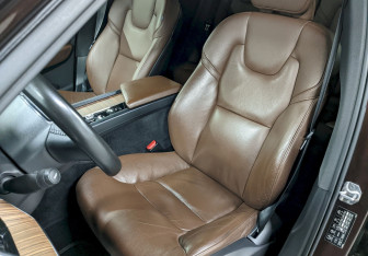 Подержанный автомобиль Volvo XC60 2019 года (14 фото)