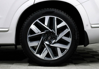 Подержанный автомобиль Hyundai Santa Fe 2021 года (7 фото)