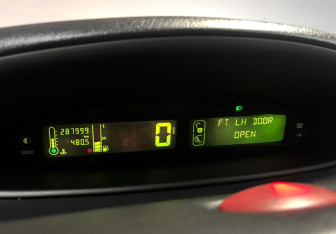 Подержанный автомобиль Citroen Xsara Picasso 2007 года (14 фото)