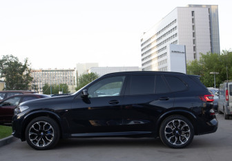 Подержанный автомобиль BMW X5 2021 года (6 фото)