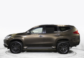 Подержанный автомобиль Mitsubishi Pajero Sport 2017 года (8 фото)