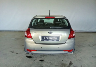 Подержанный автомобиль Kia Ceed Hatchback 2010 года (5 фото)