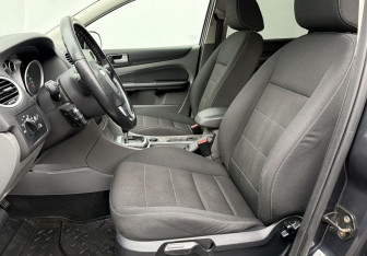 Подержанный автомобиль Ford Focus Hatchback 2010 года (10 фото)