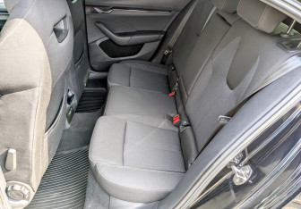Подержанный автомобиль Skoda Octavia Liftback 2022 года (12 фото)