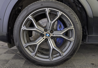 Подержанный автомобиль BMW X6 2020 года (12 фото)
