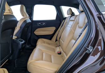 Подержанный автомобиль Volvo XC60 2018 года (11 фото)