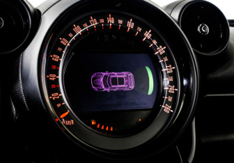 Подержанный автомобиль MINI Countryman 2016 года (18 фото)