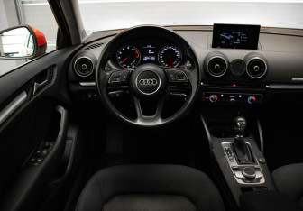 Подержанный автомобиль Audi A3 Sedan 2017 года (9 фото)