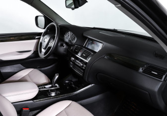 Подержанный автомобиль BMW X3 2013 года (11 фото)