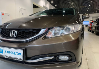 Подержанный автомобиль Honda Civic Sedan 2013 года (9 фото)