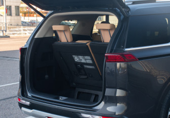 Подержанный автомобиль Kia Carnival 2021 года (12 фото)