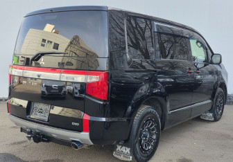 Подержанный автомобиль Mitsubishi Delica D:5 2019 года (5 фото)
