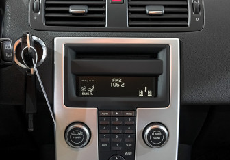 Подержанный автомобиль Volvo C30 2011 года (17 фото)