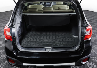 Подержанный автомобиль Subaru Outback Wagon 2017 года (10 фото)