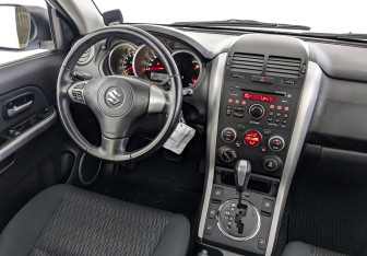 Подержанный автомобиль Suzuki Grand Vitara 2014 года (27 фото)