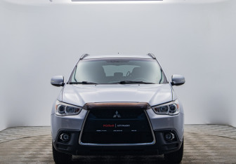 Подержанный автомобиль Mitsubishi ASX 2012 года (8 фото)
