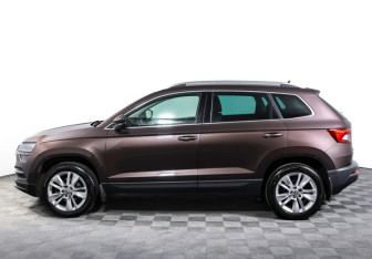 Подержанный автомобиль Skoda Karoq 2020 года (8 фото)