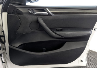 Подержанный автомобиль BMW X4 2015 года (25 фото)