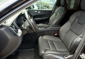 Подержанный автомобиль Volvo XC60 2020 года (24 фото)