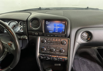 Подержанный автомобиль Nissan GT-R 2011 года (19 фото)