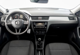 Подержанный автомобиль Skoda Rapid Liftback 2019 года (14 фото)