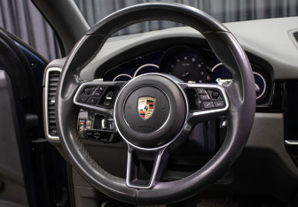 Подержанный автомобиль Porsche Cayenne 2019 года (17 фото)