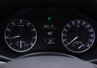 Подержанный автомобиль Skoda Octavia Wagon 2012 года (12 фото)
