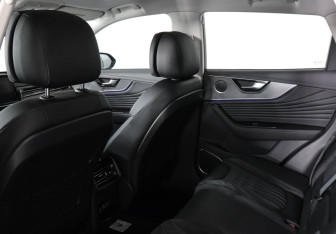 Подержанный автомобиль Hongqi HS5 2023 года (12 фото)