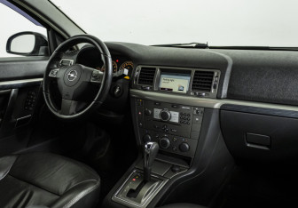 Подержанный автомобиль Opel Vectra Liftback 2007 года (9 фото)