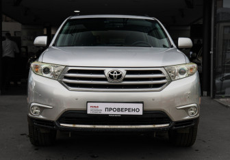 Подержанный автомобиль Toyota Highlander 2011 года (2 фото)
