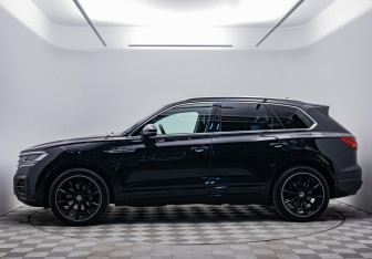 Подержанный автомобиль Volkswagen Touareg 2020 года (8 фото)